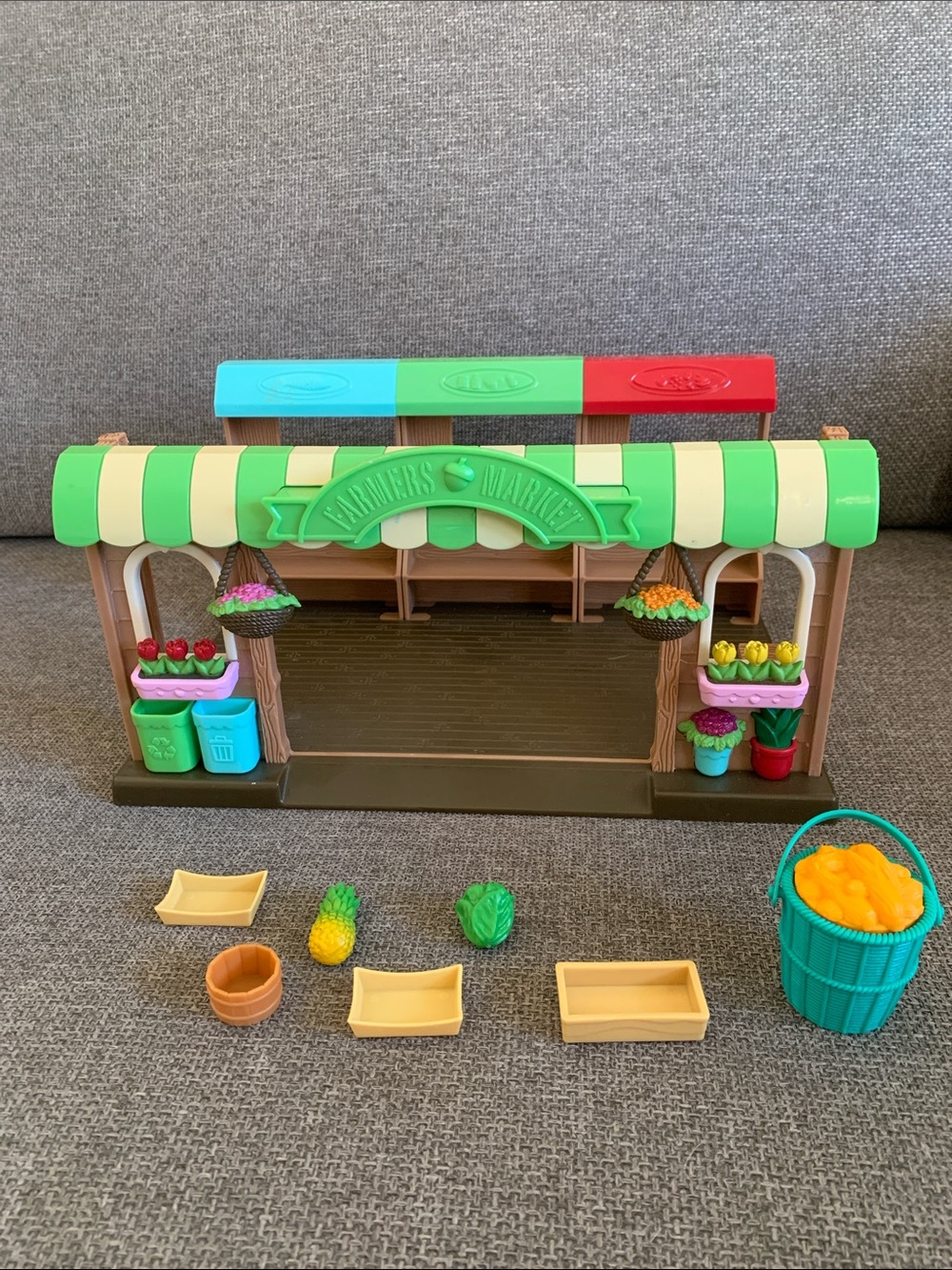 Li’l Woodzeez Farmers Market Store Playset with a few accessories